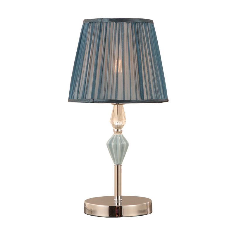 Tradisjonell plissert stoff bordlampe
